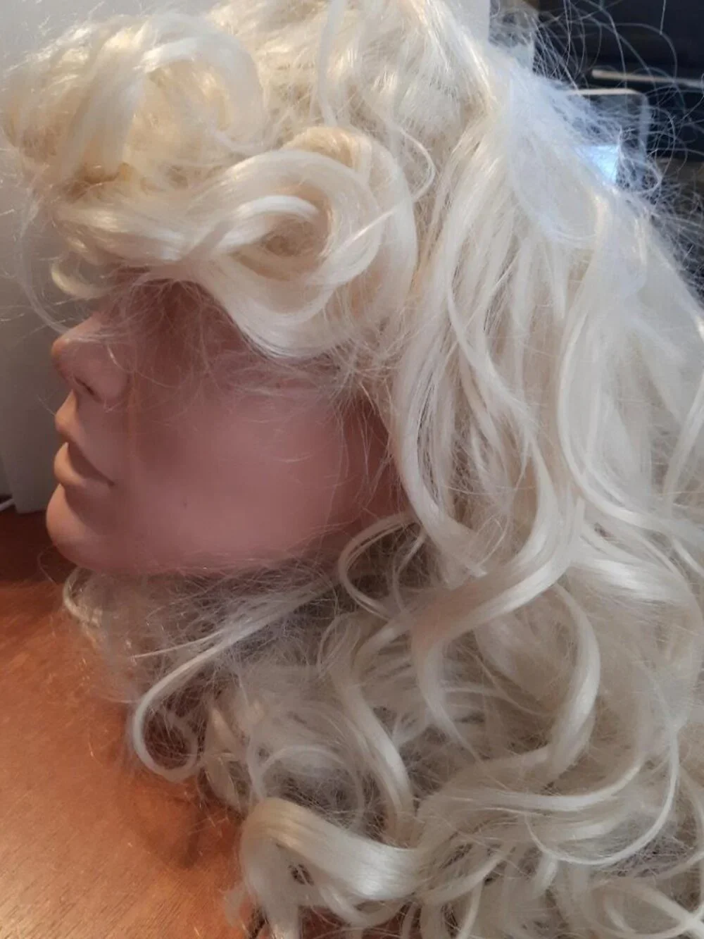 NEW ! Allura Women Blond Long 27